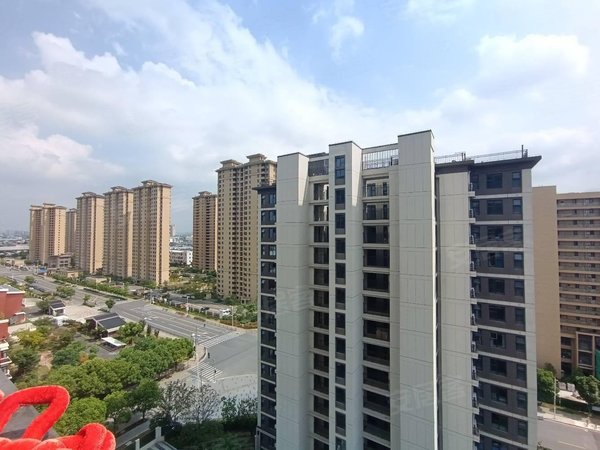 上海奉贤西渡阳光城未来悦温馨舒适朝向南北通透,随时可以看房出租