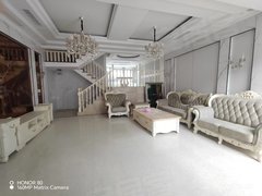 衢州柯城北区出租市中心府山排屋1-3层，4室3卫，精装修，拎包入住。出租房源真实图片