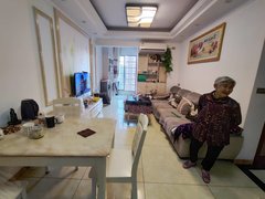 大竹大竹城区市中心从来没租过，自己做的房子，房子装得好四个空调出租房源真实图片