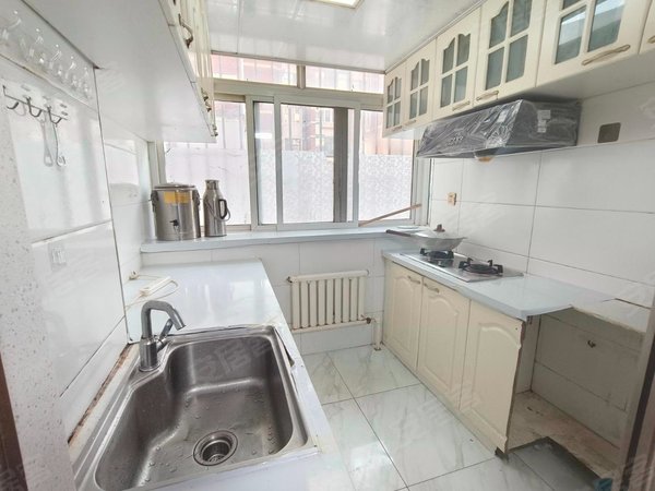 大连沙河口侯家沟侯一小区侯一小区春柳地铁站旁两室一厅精装修近地铁车站市场配套齐全出租房源真实图片