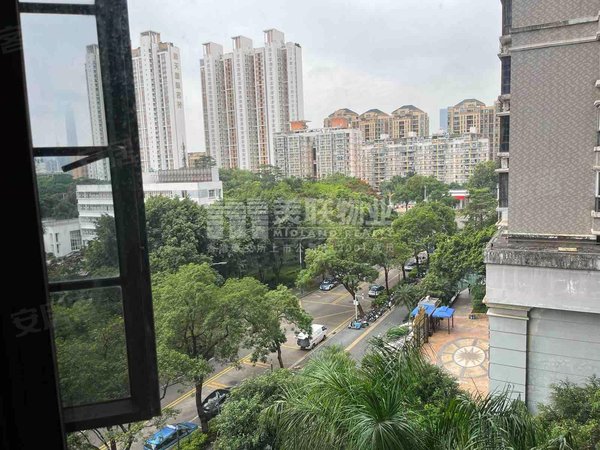 深圳福田香蜜湖枫丹雅苑全新装修,家私齐全,香蜜地铁口旁,拎包入住