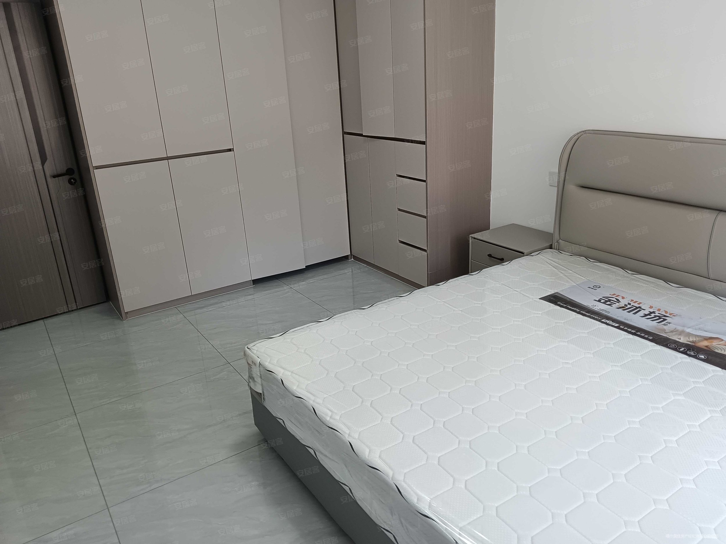 中佑熙悦城3室2厅2卫114㎡南北60万