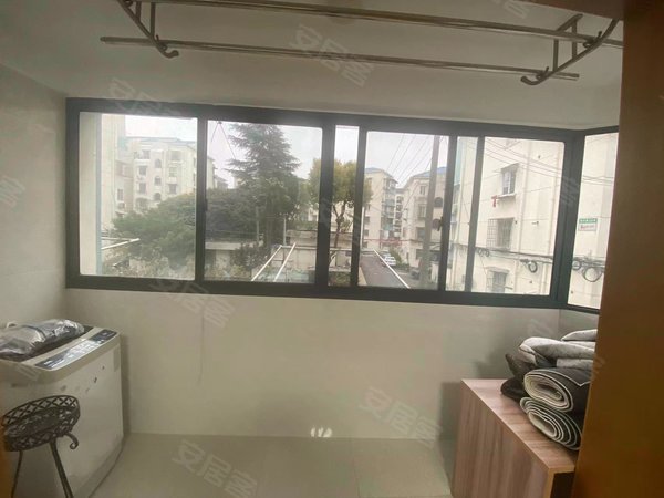 沪东医院对面原始1房近6号线博兴路有钥匙随时可以看房