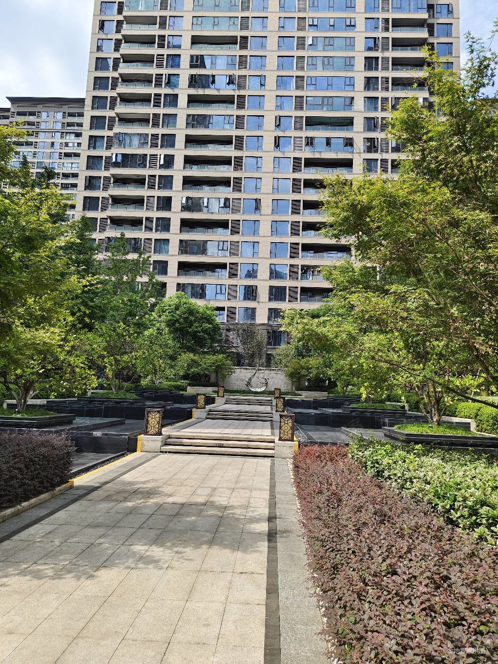 金地湖城大境3室2厅1卫86㎡南北190万