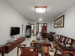 桂林灵川八里街城区出租!1600元!电梯中层!玉柴博望园!精装4房带入户花出租房源真实图片