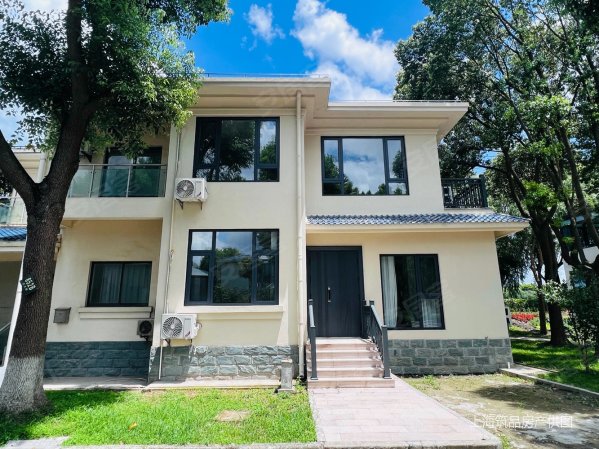 太阳岛高尔夫温泉别墅4室2厅3卫183㎡南北500万