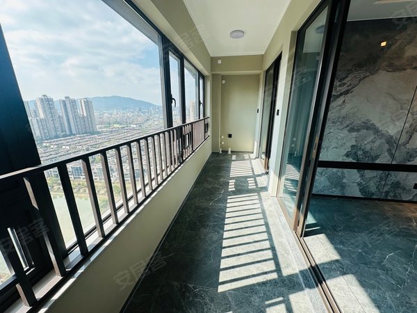 厦门海沧马銮湾新城建发湾璟地铁口 建发高层看海 南北通透大四房