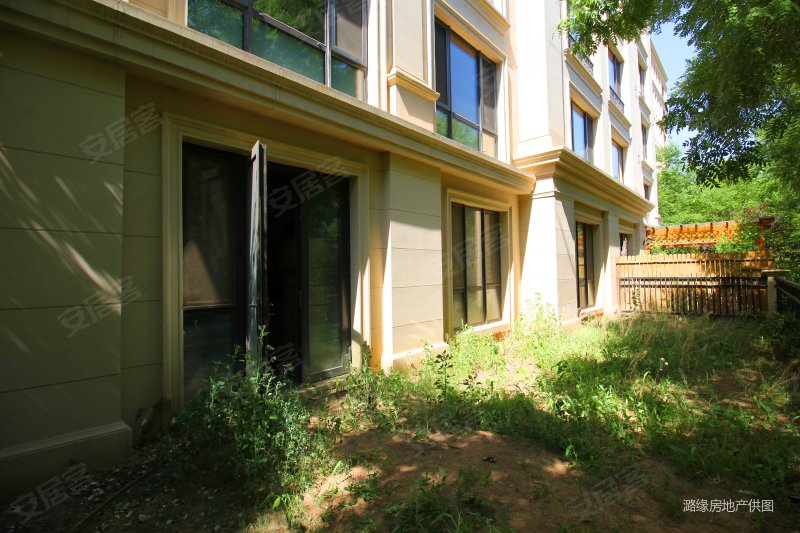 融创半岛低密洋房有车位带小院价格非常合适随时看房