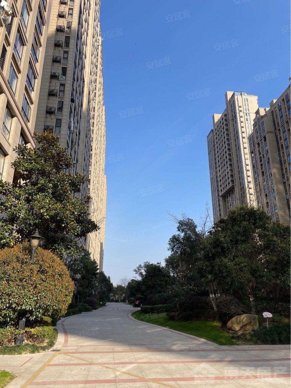 荣安香园专做3开间朝南2卫东首不靠马路双地铁