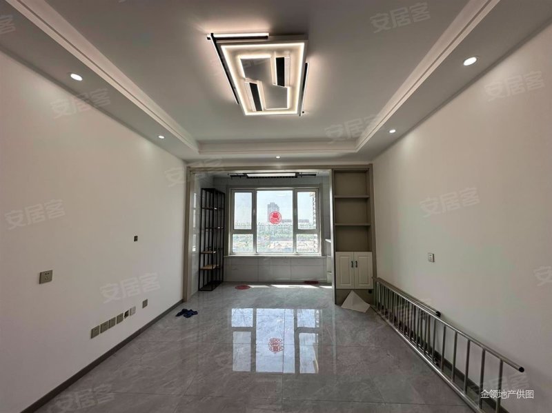 海丽御府电梯好楼层!精装修三室两卫!新小区!