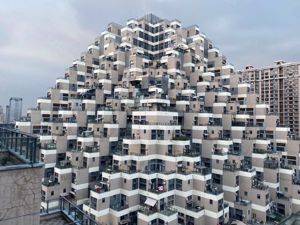 昆山花桥易买得游站未来城游站整租一房,大阳台,干净整洁,随时住出租