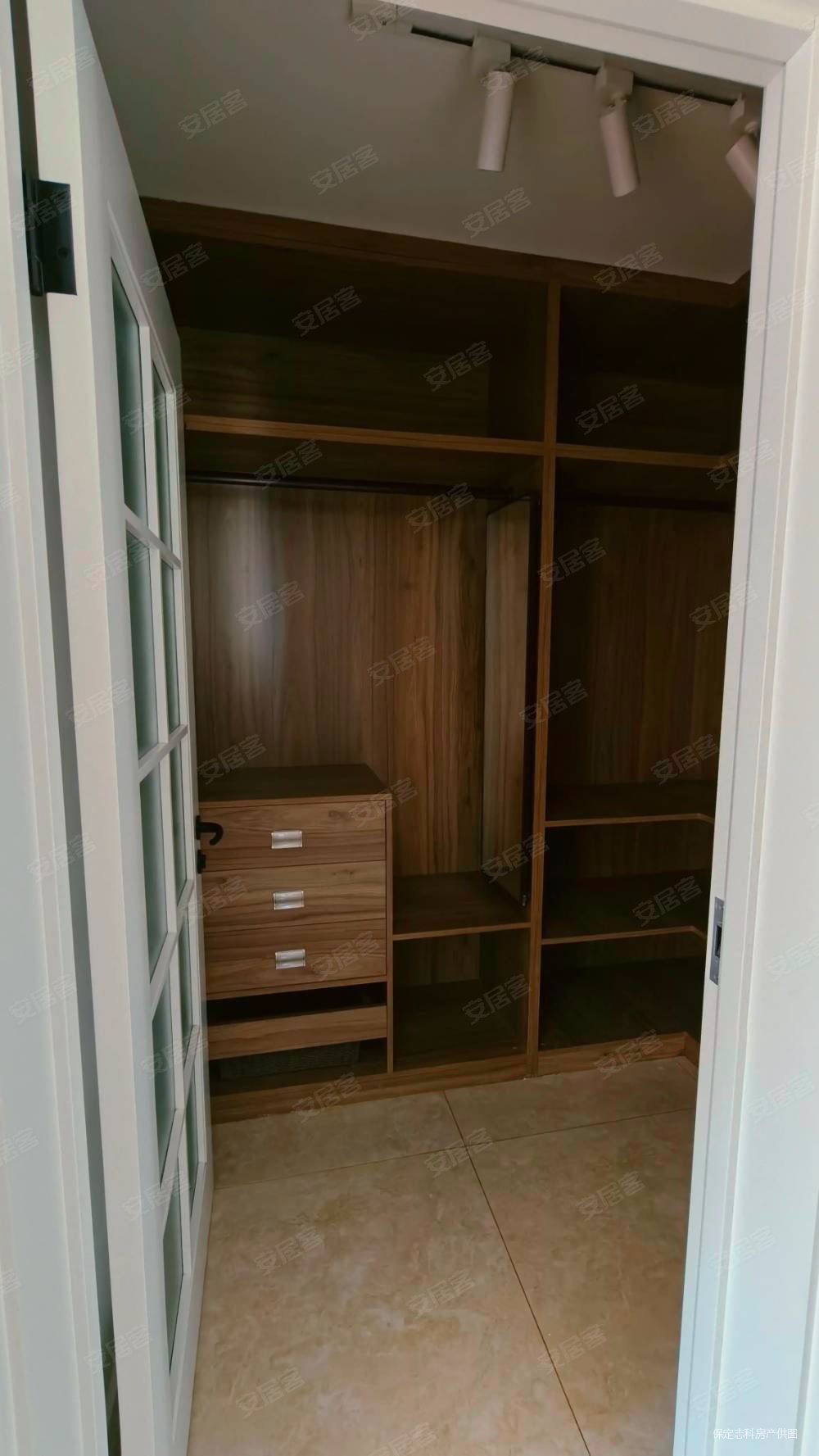 卓正丽景蓝湾(C区)3室2厅2卫146㎡南北158万