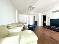 威海高区帝王宫海明园帝王宫市场多层阁楼四室两厅,两w家用齐全,拎包入住出租房源真实图片