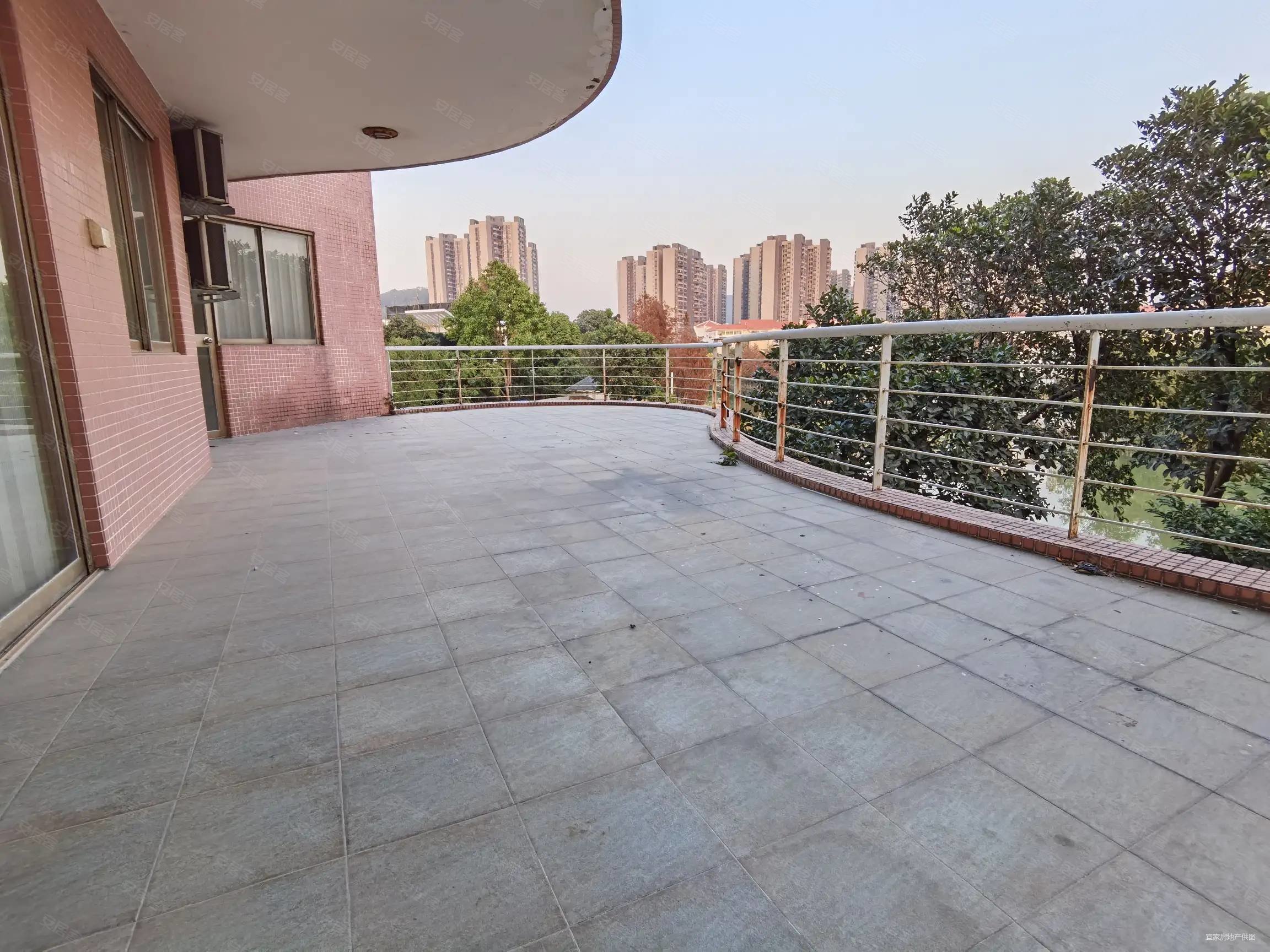 南沙滨海花园南北向湖景三房超大平台30平方满五税少