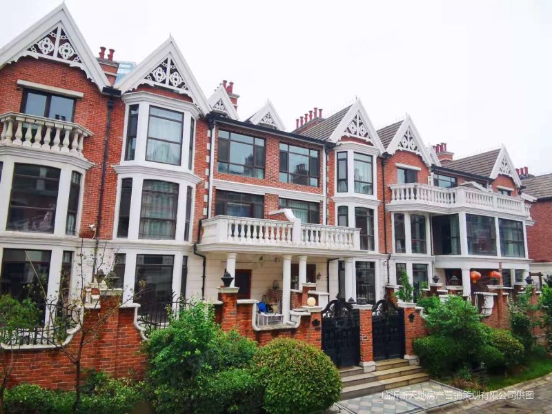 鼎峰英伦花园5室2厅4卫380㎡南北1160万