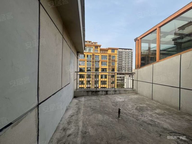 鲁昱绿城5室3厅2卫272㎡南139.8万