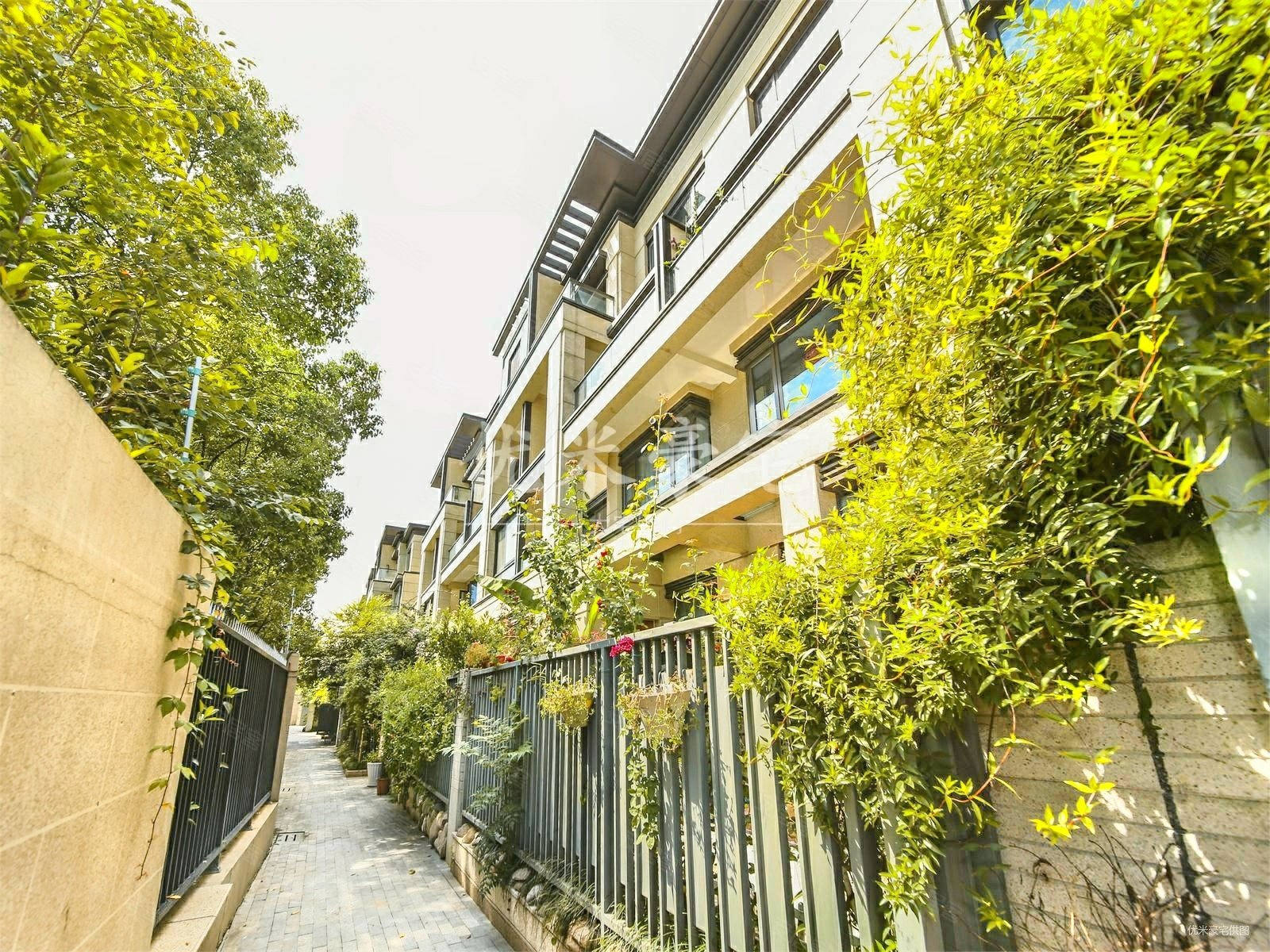 富力西溪悦墅4室2厅1卫143.82㎡南1050万