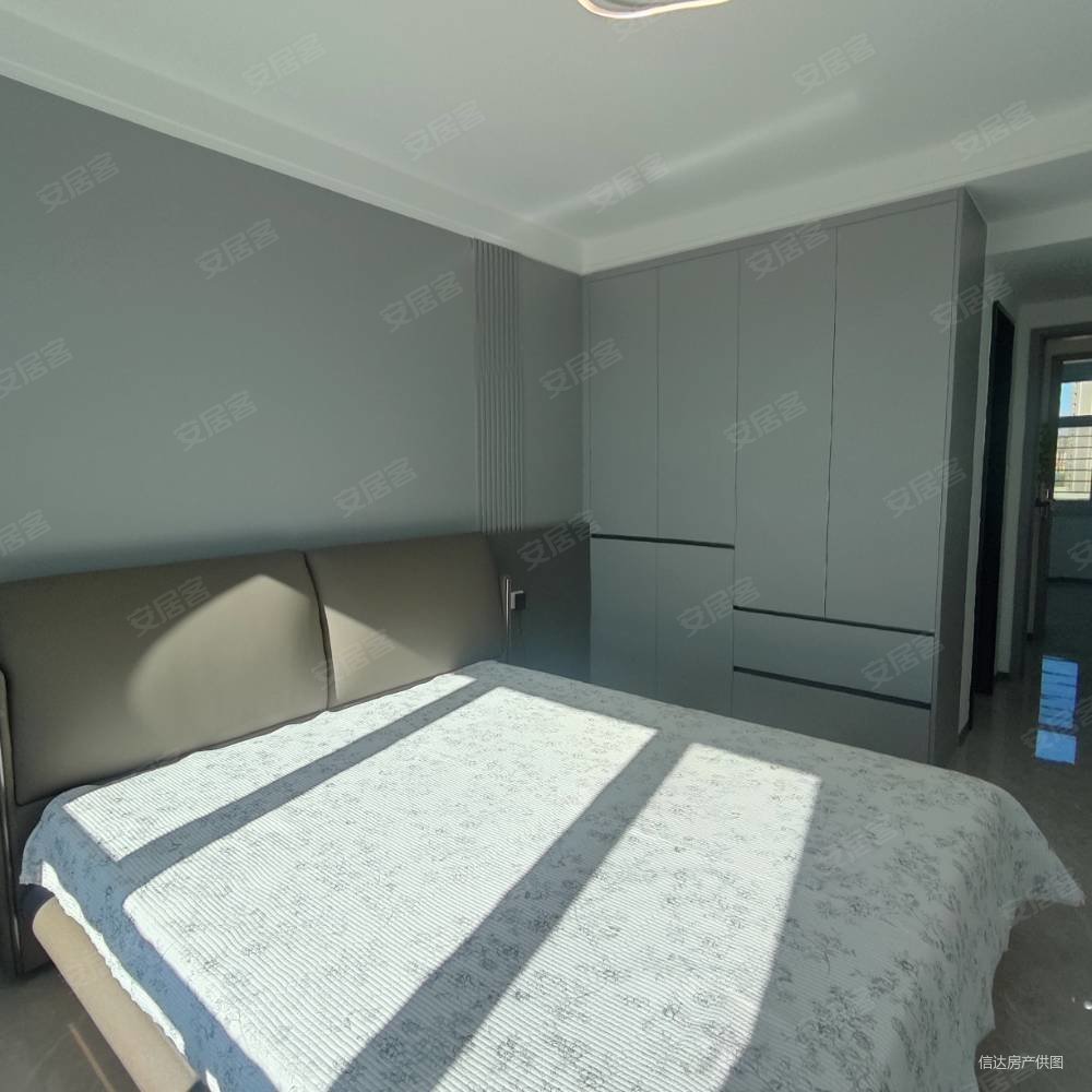 御湖原著3室2厅2卫131㎡南北108万