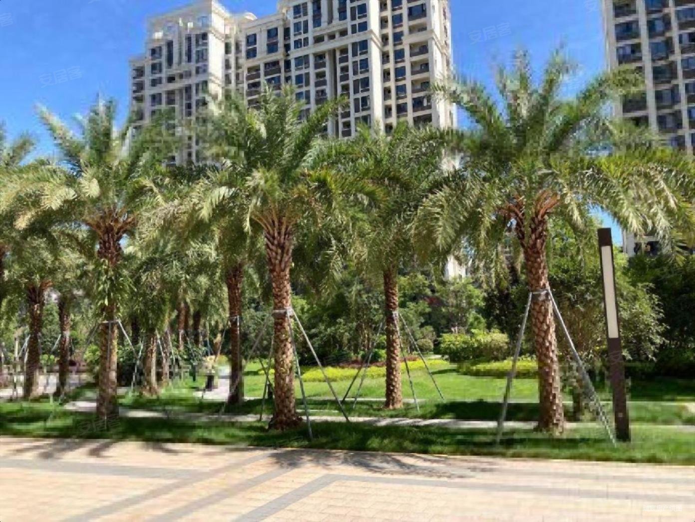 万达霞镜新城三区8000平南北17800万元