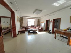 安陆城区安陆城区市中心 3室2厅2卫 138平 精装修 1000元月出租房源真实图片