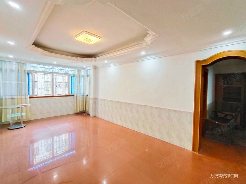 河南岸新兴华苑门口就是菜市场电梯楼一口价60万