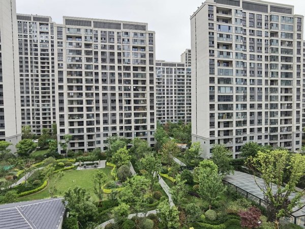 苏州吴中郭巷华润置地悦景湾尹山湖 悦景水湾 统装 南卧阳台房 全女生