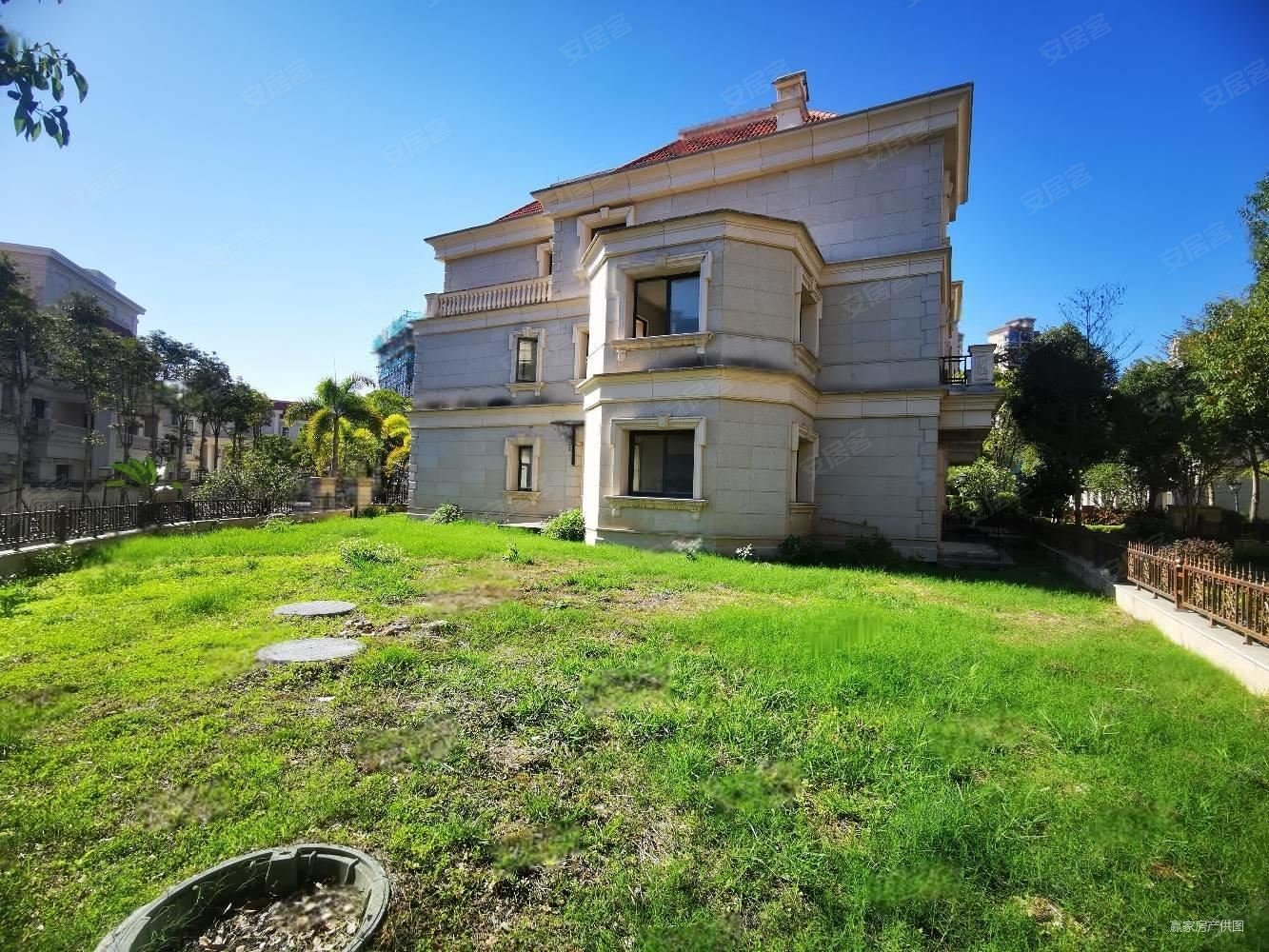 世茂御龙湾满堂红别墅