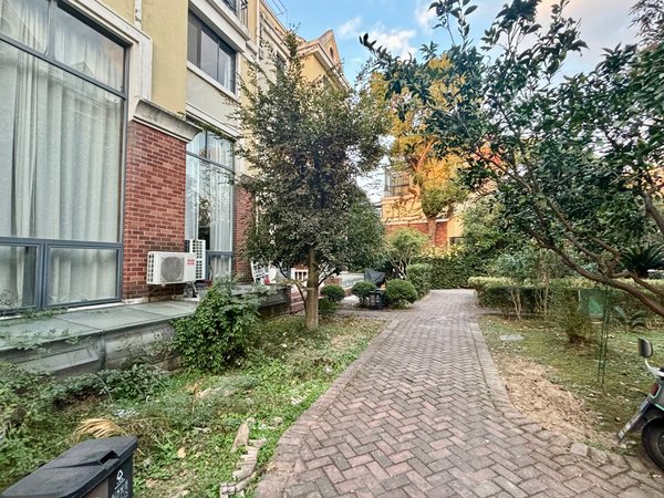 单县剑桥景苑剑桥景园联排别墅,带地下室的特别户型,龙胜广场0距离,有