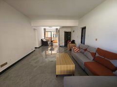 保山隆阳北城急租！吾悦附近汇景苑精装四室套房，双阳台带车位，天然气开通出租房源真实图片