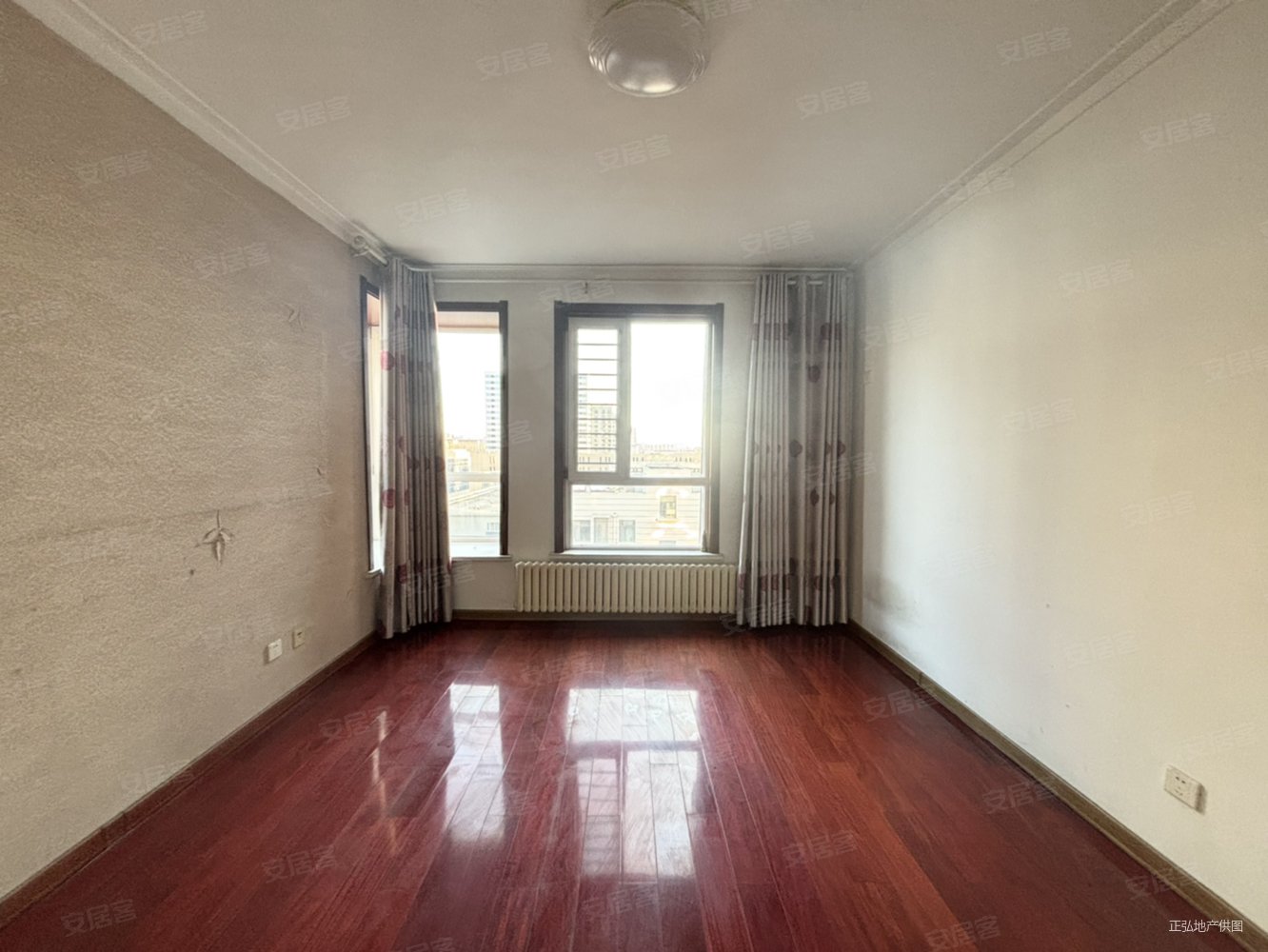 安泰首府3室2厅2卫143㎡南北118万