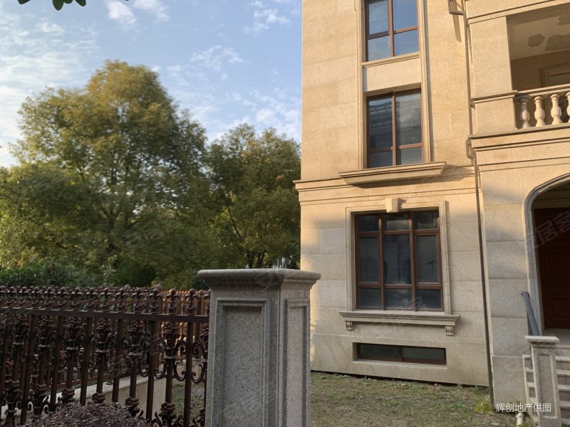 夏宫豪庭5室2厅5卫362㎡南北1450万