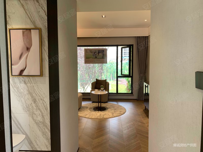 天府二街丨精装六米复式(带20平私人花园)通气民用~随时看房