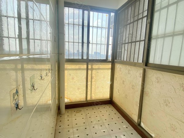 南宁西乡塘北大路惠民安居边阳苑朝阳精装两房,三大阳台,一线江景