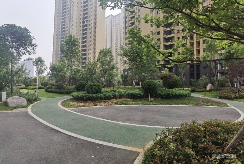 凌波苑双卫格局正规商品房板楼次新小区带车位和储藏室