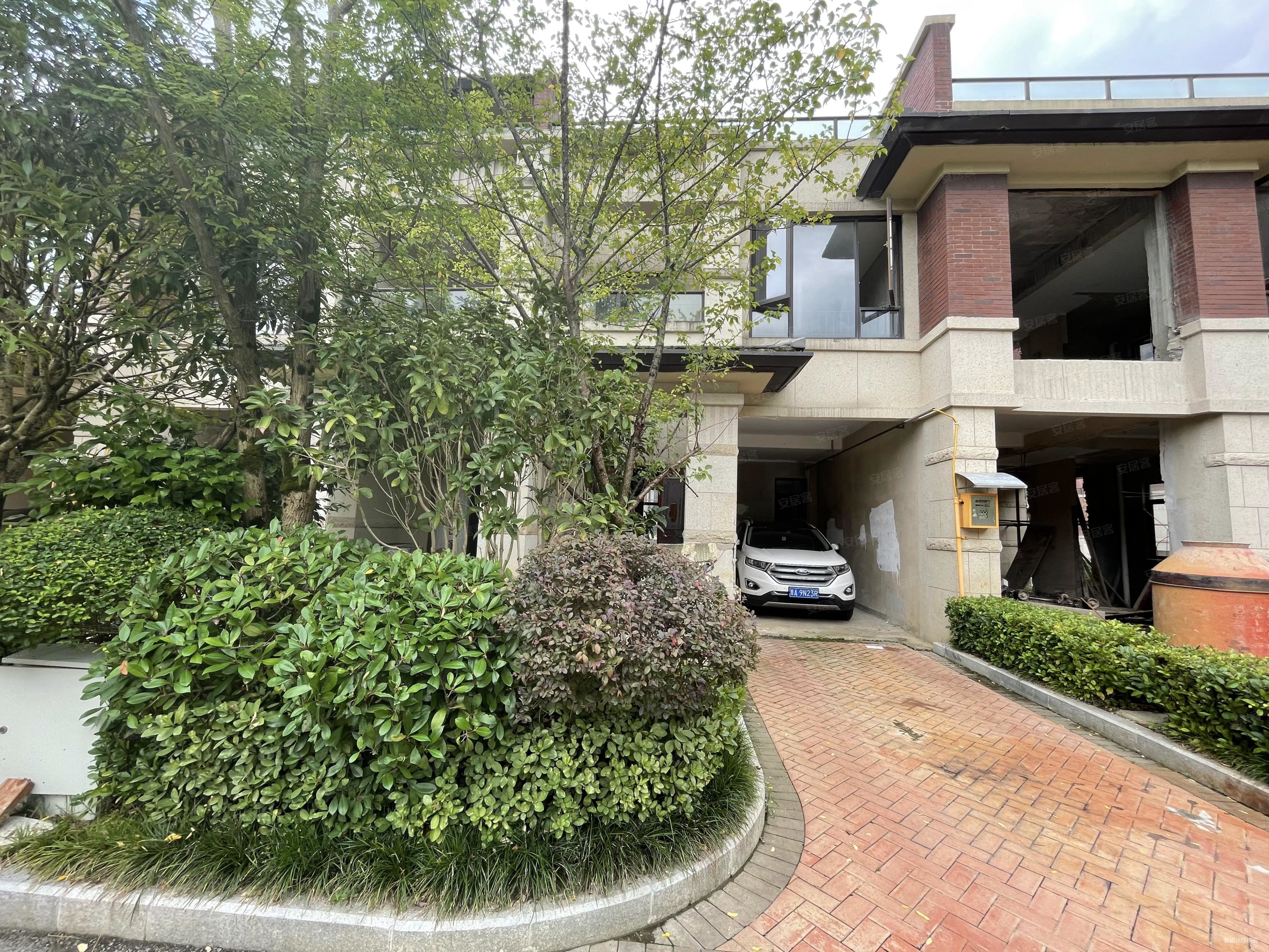 中铁阅山湖c组团(别墅)4室3厅4卫195.1㎡南北330万