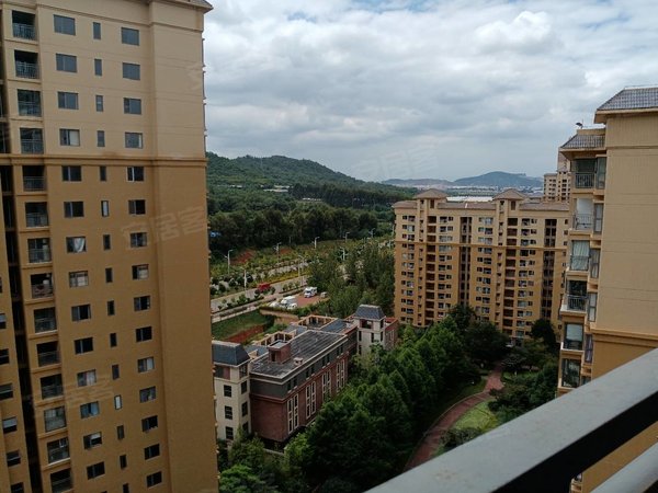 昆明呈贡市政府俊发时代俊园枫香秀苑拎包入住精装四房 两梯四户南北