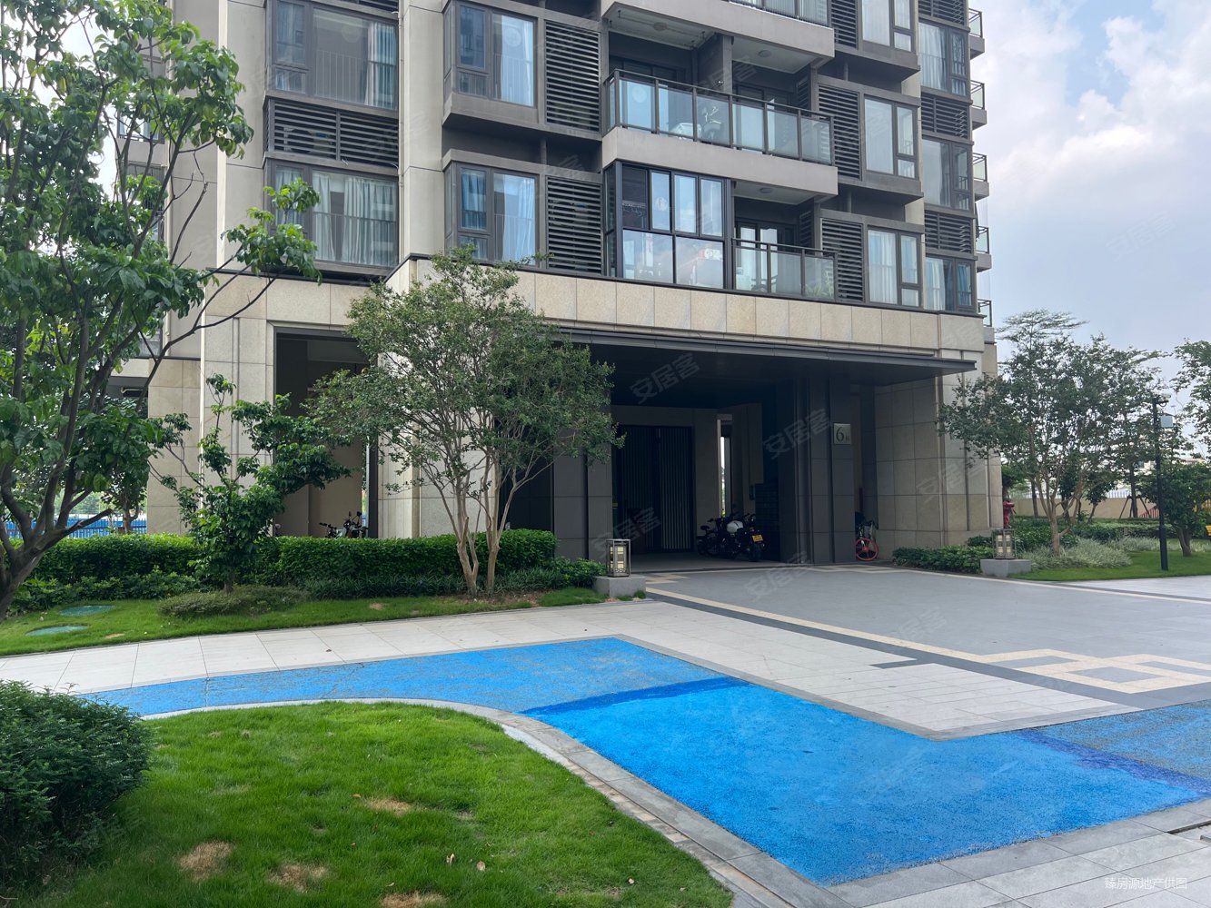 融创公园首府3室2厅2卫88.97㎡南170万