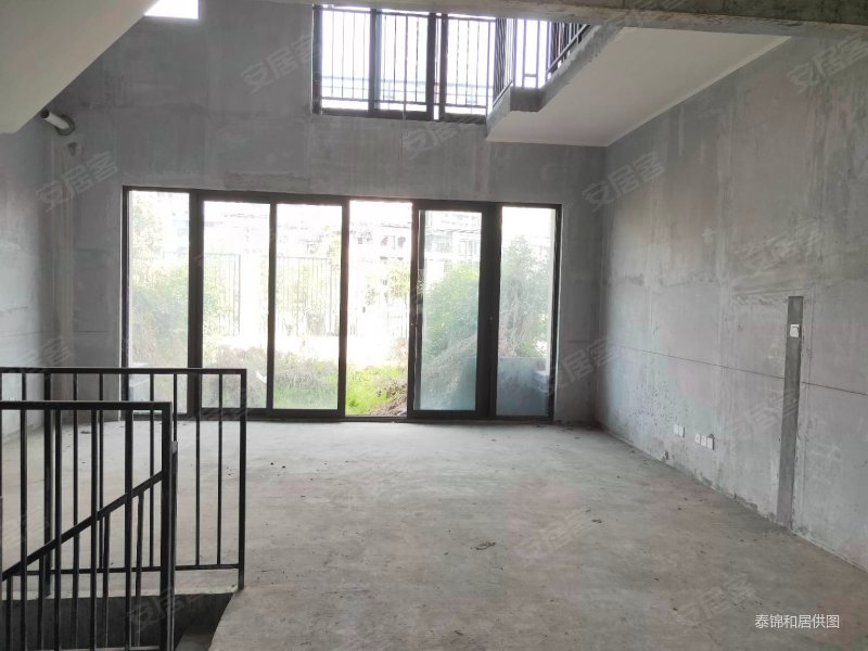 花样年南区(别墅区)临河联排 上下共5层 有电梯井可到负二层