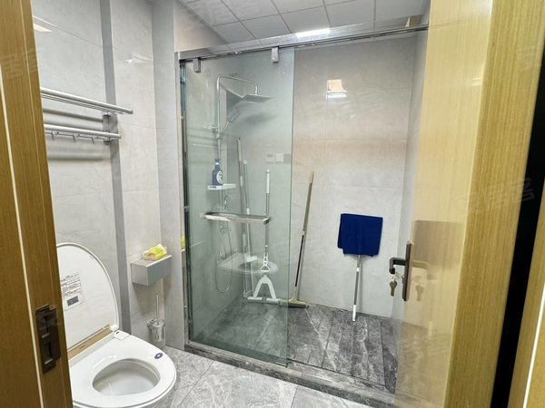 金华东阳东阳市中心海德公园(别墅)拍摄 直播 工作生活两不误 生活设备一应俱全 带院子 现代风出租房源真实图片