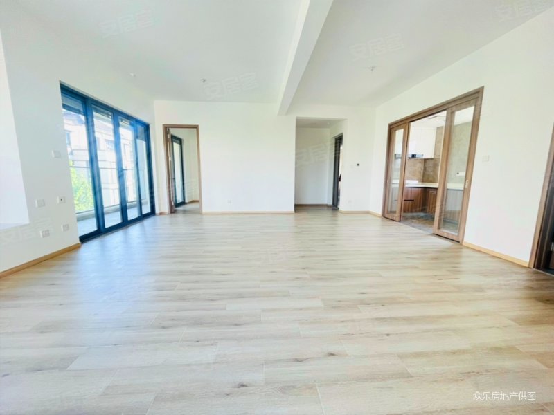 娄江新城 万达旁 云萃景园上叠加别墅边套 4房2卫看房随时