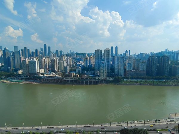 重庆江北五里店融御北滨路鎏嘉码头大平层两房两卫高楼层看江,中央