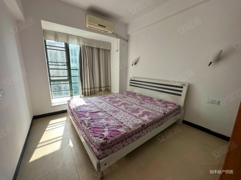 价格还可以少30万 东南向3房 带车位出售 笋 随时看房,景湖湾畔(一期)