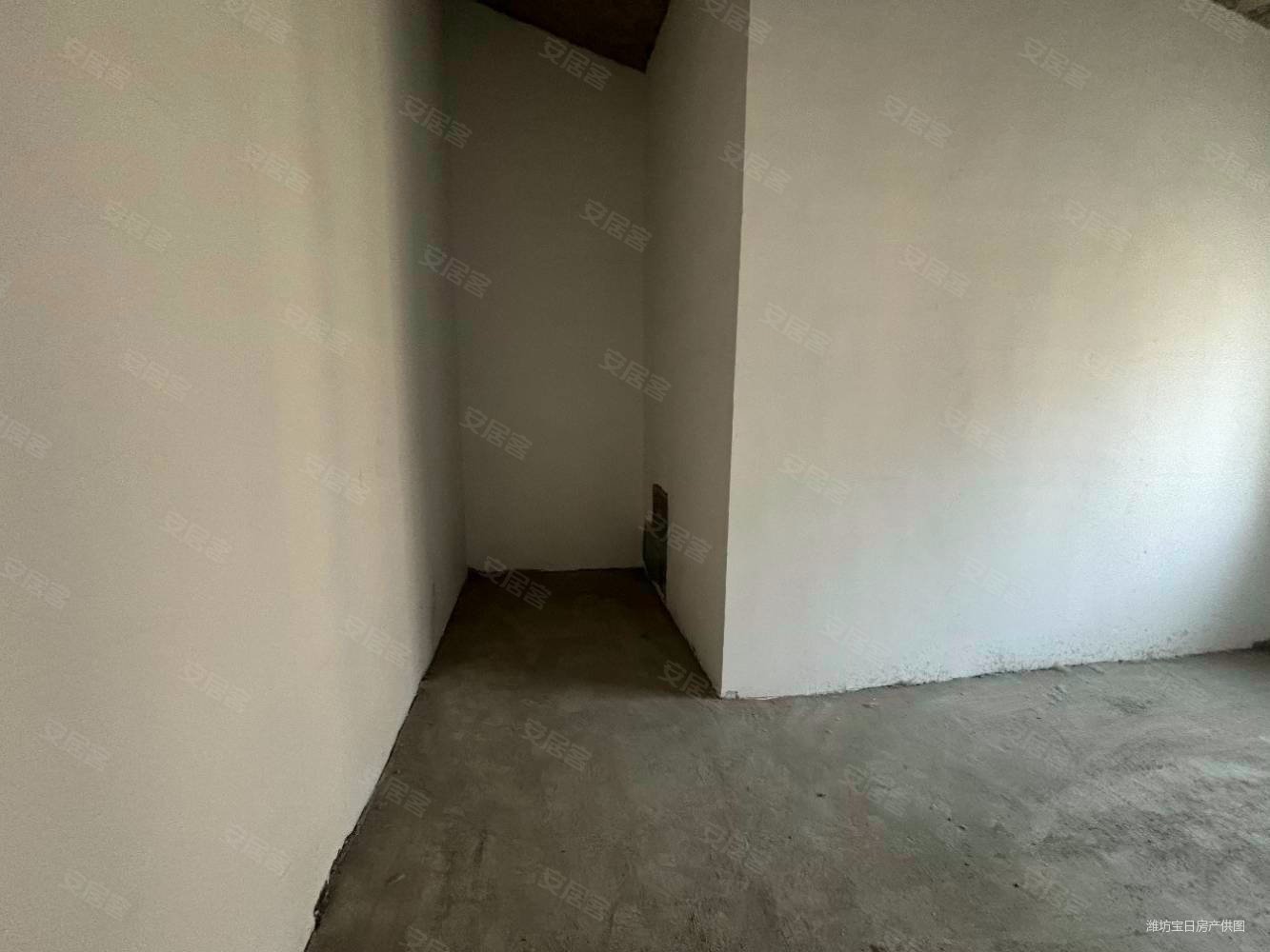 鲁昱绿城5室3厅2卫272㎡南北140万