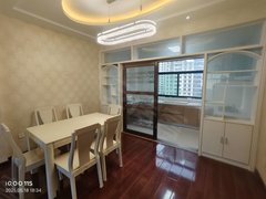 庆阳西峰西峰城区急租四中,学院路附近精装三居室。拎包入住停车方便厨卫完善出租房源真实图片