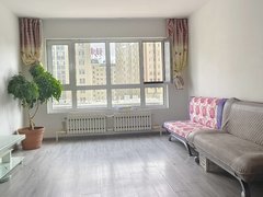 出租河东新区融富花园电梯8楼三室拎包入住年租2万