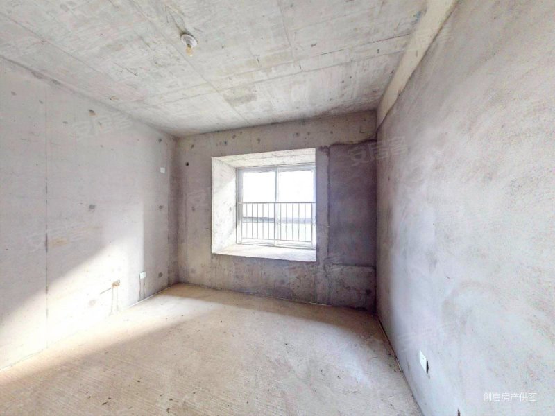 房子采光好,户型方正门口交通便利,购物方便,嘉园蓝湖九郡二手房,64万