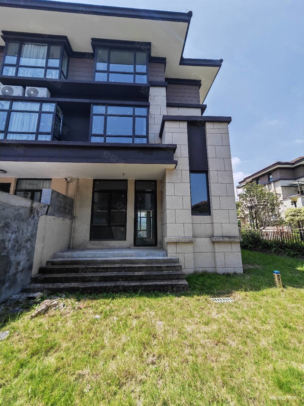 星汇翠峰 约360平方大花园别墅出售