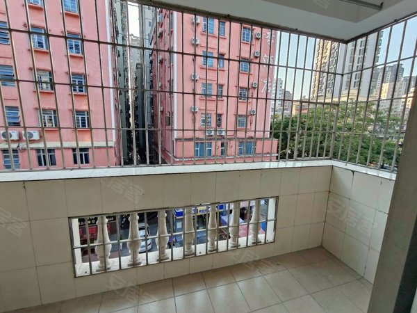 深圳罗湖东门笋岗村公寓直租,押一付一,领包入住出租房源真实图片
