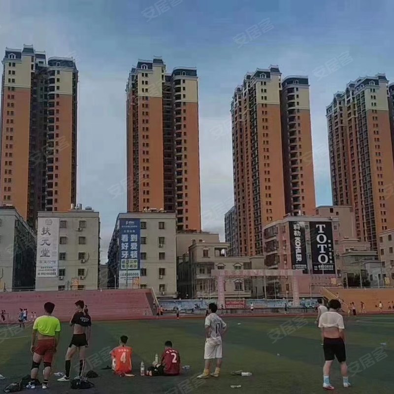 蔡建生 2021-01-24   :56:09 鑫湖豪庭总共有5栋高层!