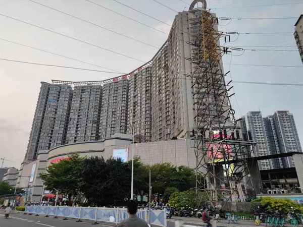南宁西乡塘大学东路世贸西城世贸西城 西大商圈地铁口附近 交通生活